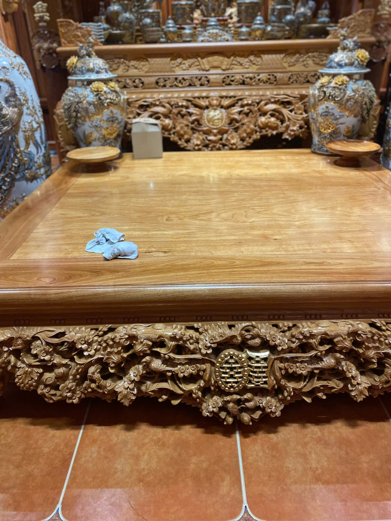 Sập thờ chạm tứ quý